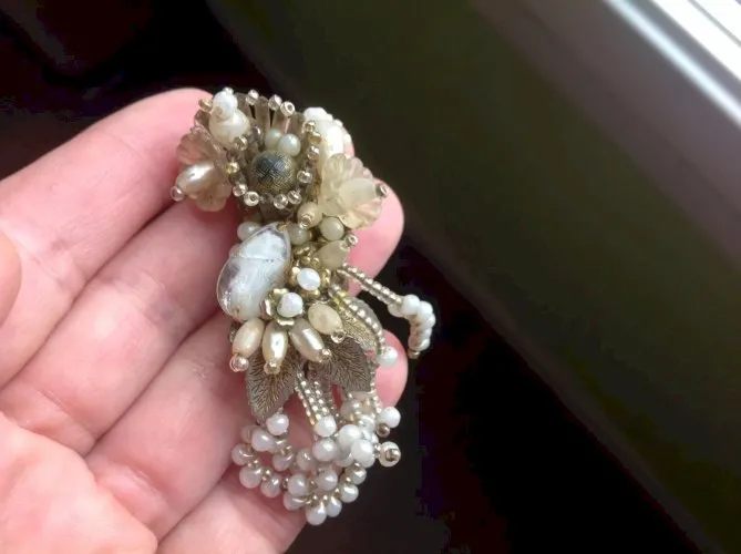 1 boucle d'oreille avec perles fantaisies et boules strass Grappe Groseille