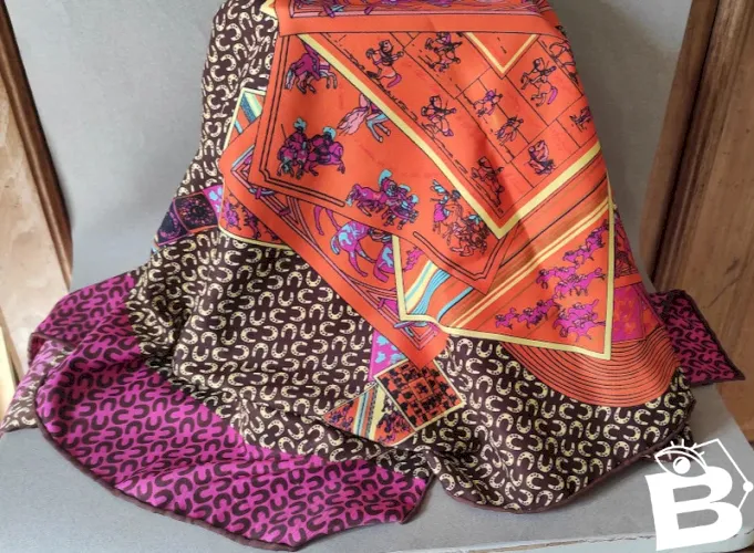 1 foulard, carré en soie Lyonnaise