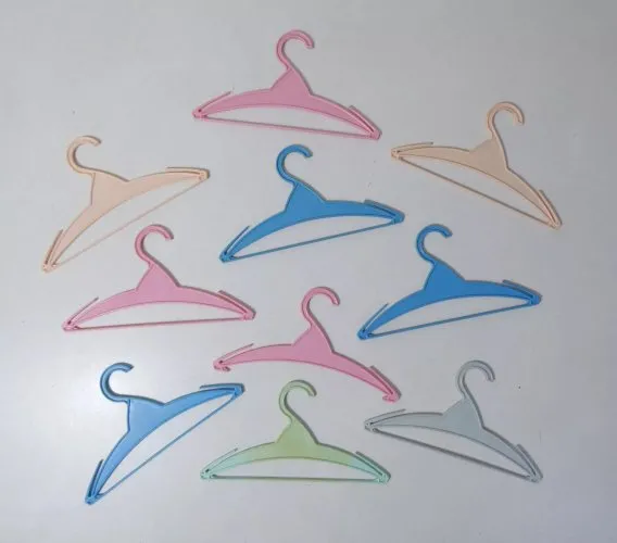10 cintres vintage pour vêtements de poupée