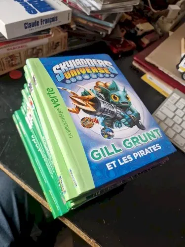 13 livres Bibliothèque verte Thème Manga Ou Autres