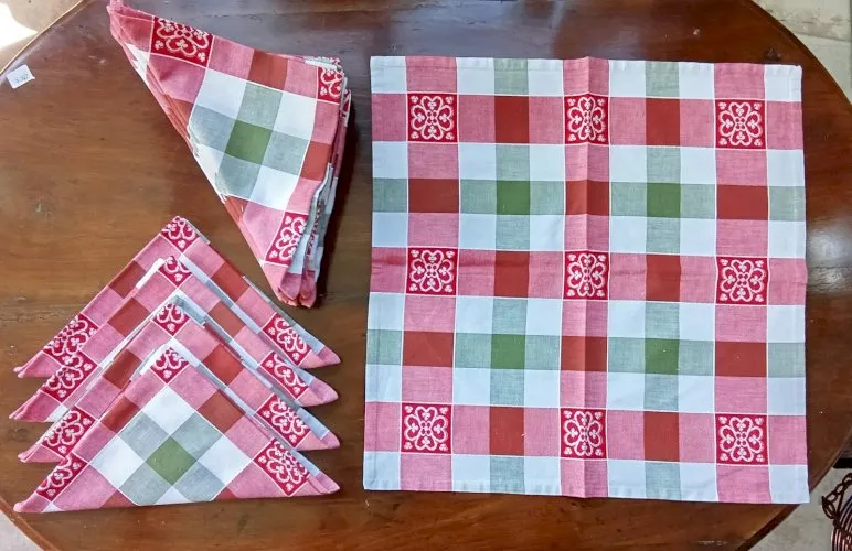 15 serviettes de table anciennes Vintage À Carreaux Rouge Vert / Linge Ancien