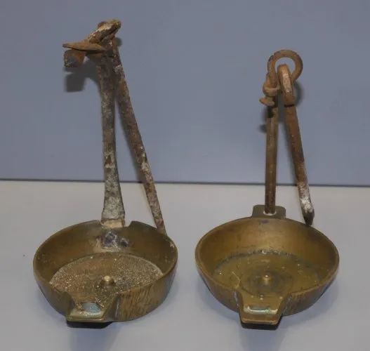 - 2 ANCIENNES LAMPES A HUILE RATS de CAVE Fer forgé Bronze DECO XXe collection D