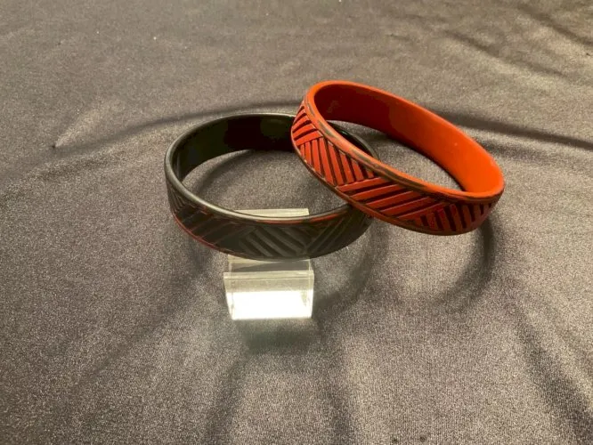 2 anciens bracelets jonc sculpté CHINE laque de cynabre rouge