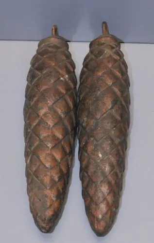 -2 ANCIENS IMPORTANTS POIDS DE PENDULE COUCOU POMME DE PIN 2,388 kg Collection D