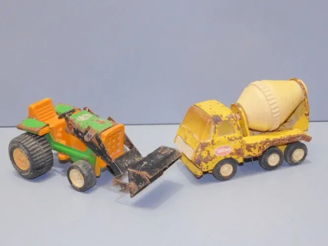 -2 ANCIENS VEHICULES TONKA 1 TRACTEUR 1 CAMION TOUPIE Jus GRENIER COLLECTION D