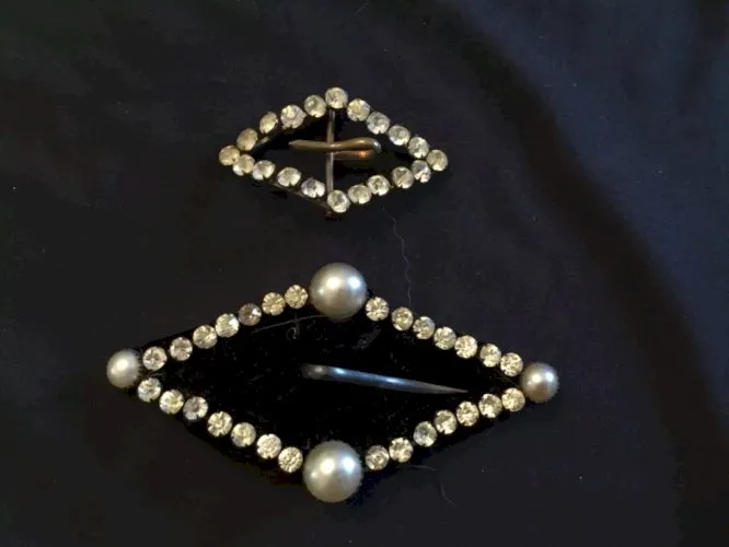 2 boucles noirs et dorés avec strass