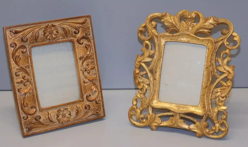 -2 CADRES RESINE DOREE XXe PORTES PHOTOS COLLECTION VITRINE D