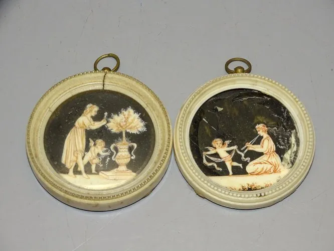 -2 CADRES RONDS MINIATURES XVIII/XIXe SCENES MYTHOLOGIQUES COLLECTION VITRINE D