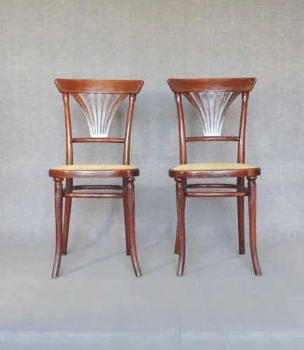 2 chaises Thonet N°221 avec incrustations de bronze, vers 1910