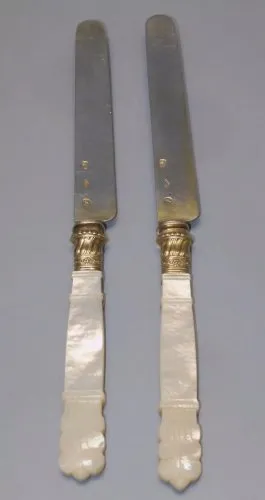 -2 COUTEAUX LAMES ARGENT Poinçon VIEILLARD Poinçon VC CARDEILHAC MANCHES NACRE D