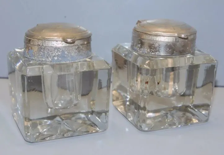 -2 ENCRIERS ANCIENS VERRE ou CRISTAL BORDS & Couvercle Chromés avec Usures  D