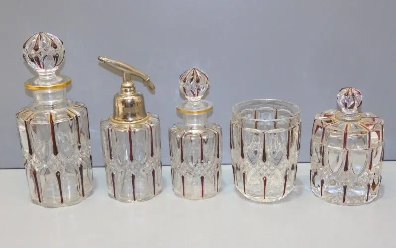 -2 FLACONS 1 VAPORISATEUR 2 POTS COUVERTS & 1 BAS pot CRISTAL VAL ST LAMBERT D