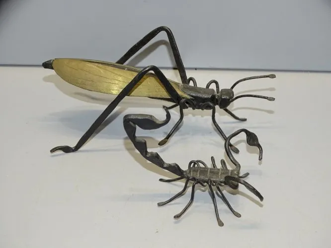 -2 SUJETS DECORATIFS METAL 1 SCORPION + 1 INSECTE AILES LAITON VITRINE D