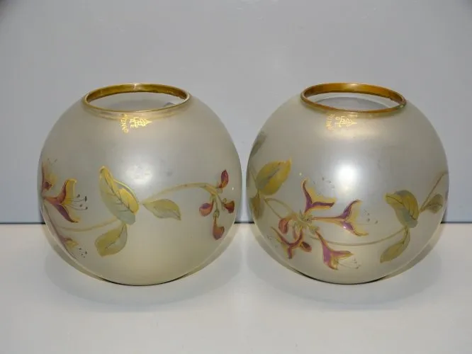 -2 SUPERBES PETITS GLOBES LAMPE A PETROLE Marqués PANTIN lettres OR (No LEGRAS)D