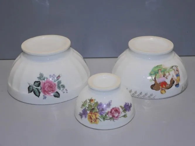 - 3 BOLS A CAFE PORCELAINE 1 petit à café 1 BOL avec ENFANTS COLLECTION  D