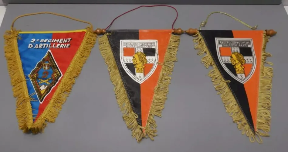 -3 FANIONS 1 du 2eme Régiment ARTILLERIE LANDAU & 2 PLUTOT MOURIR que FAILLIR D