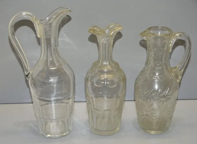 -3 FIOLES PETITES BOUTEILLES HUILE VINAIGRE VERRE ou CRISTAL dont 1 XVIIIe  D