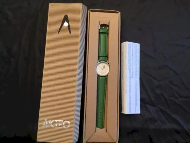 3 Montres akteo verte en cuir designer