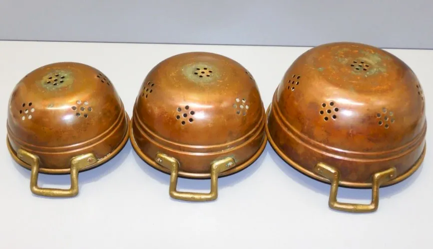 -3 PETITS EGOUTTOIRS en CUIVRE avec poignées Laiton XXe déco cuisine   D