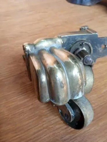 3 pieds roulettes bronze ep XIXem griffe de lion