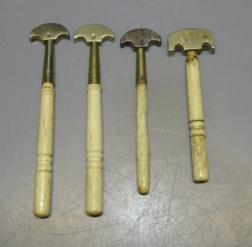 -4 ANCIENS DIAMANTS de VITRIER MANCHES en OS COLLECTION OUTILS ANCIENS  D