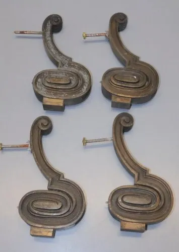 -4 BRONZES ANCIENS PIEDS DE PENDULE OU AUTRE BRONZE PLEIN COLLECTION DECO  D