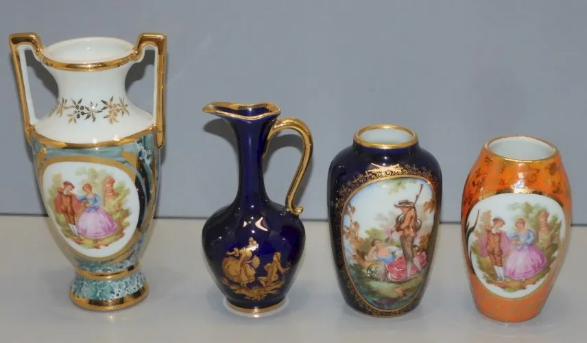 -4 JOLIS PETITS VASES A VIOLETTES VASES MINIATURES PORCELAINE LIMOGES   D