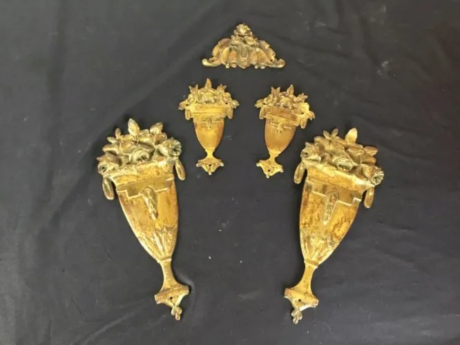 5 ORNEMENTS DE MEUBLE BRONZE DORE LOUIS XVI