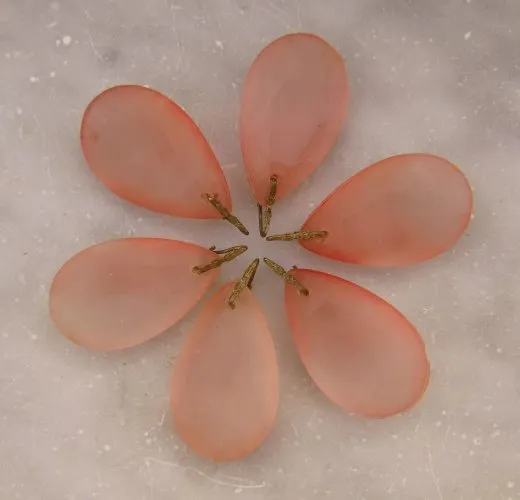 6 pampilles anciennes en verre rose vintage