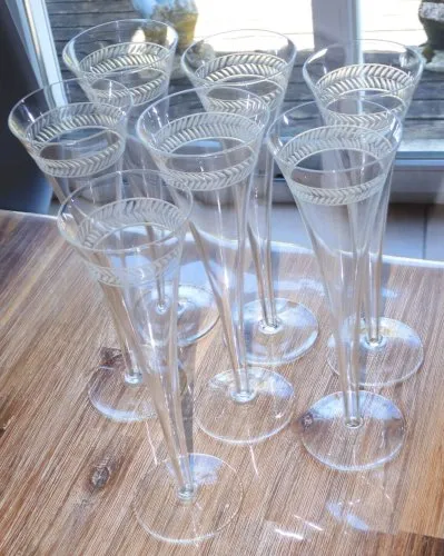 -7 TRES GRANDES FLUTES VERRE 1 FRISE Gravée en dessous du BUVANT déco TABLE  D