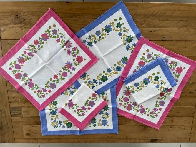 Lot de 8 sets de table années 1970