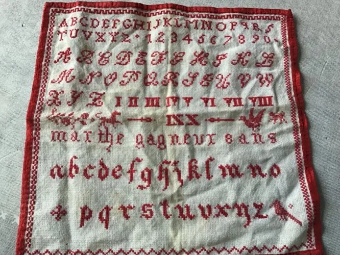 ANCIEN ABÉCÉDAIRE début XXE AU POINT DE CROIX 30 x 30 CM