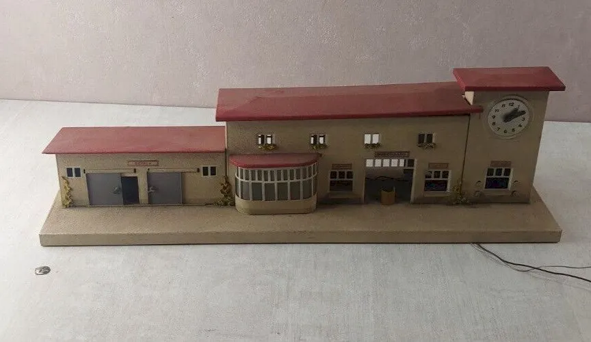 Ancien bâtiment / gare en tôle, Kibri / Märklin, en HO