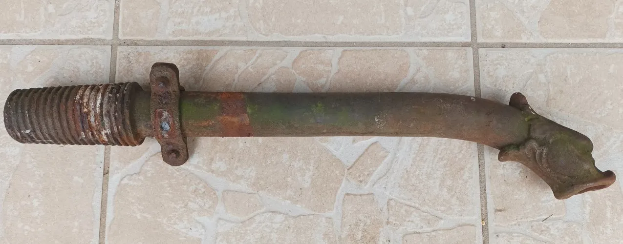 Ancien bec de fontaine sortie deau en fer de fonte