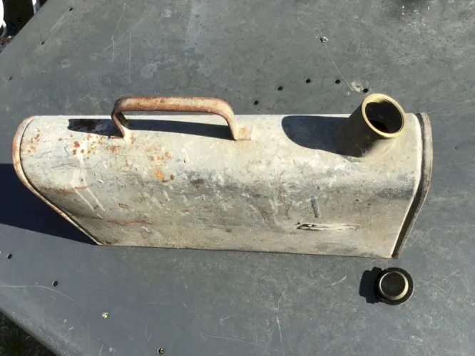 ANCIEN BIDON JERRICAN À ESSENCE EN TÔLE GRISE