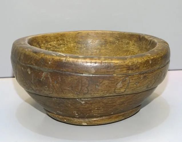 -ANCIEN BOL BOIS TRES EPAIS gravé JB JS R & 98 & SCARIFICATIONS ART POPULAIRE D