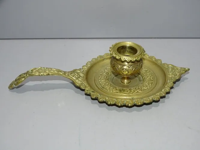 -ANCIEN BOUGEOIR A MAIN en LAITON BOUGIE COLLECTION déco VITRINE  D