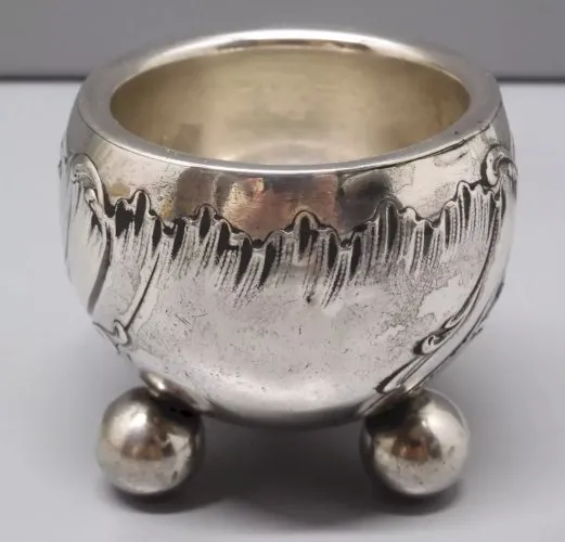 - ANCIEN BOUGEOIR lesté ( fourré ) repose sur 3 PIEDS BOULES Poinçon MINERVE  D