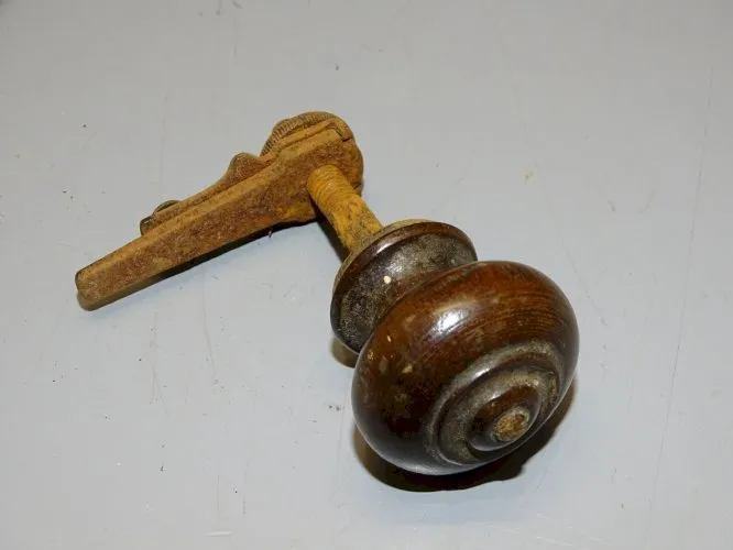 -ANCIEN BOUTON de PORTE CHEVET HORLOGE COMTOISE COLLECTION déco PENDULE