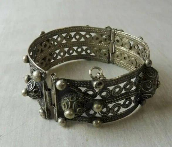 Ancien bracelet artisanal, ethnique, en argent