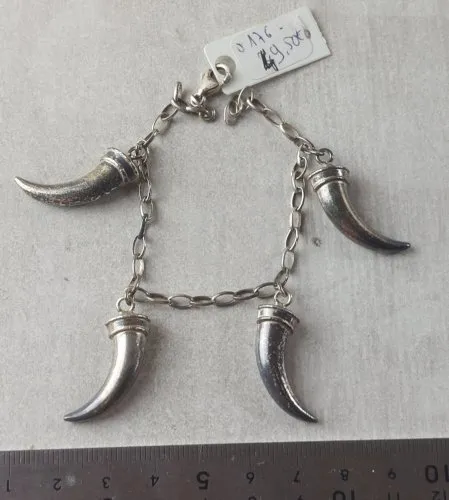 Ancien bracelet, décor griffes, en argent massif