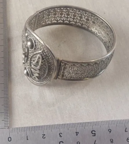 Ancien bracelet / manchette, en argent, style boucle, ethnique