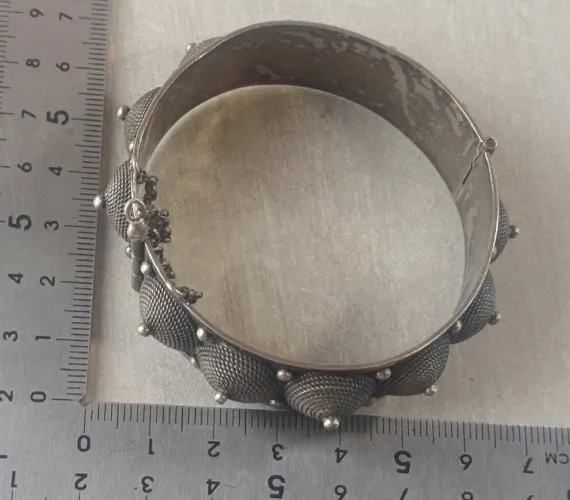 Ancien bracelet / manchette, ethnique / berbère, en argent