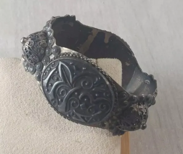 Ancien bracelet / manchette, ethnique / oriental, en argent