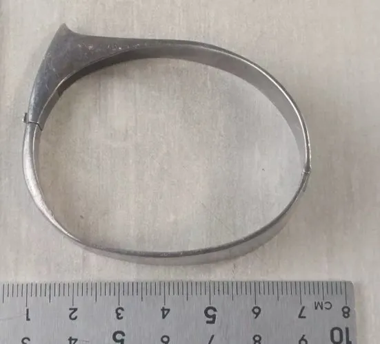 Ancien bracelet manchette / jonc, en argent massif, vintage