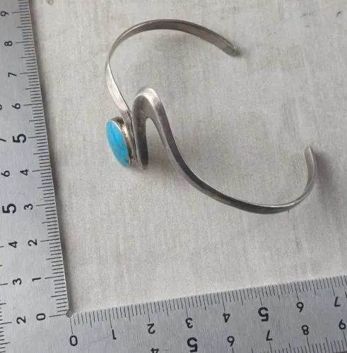 Ancien bracelet manchette / jonc, turquoise et argent massif