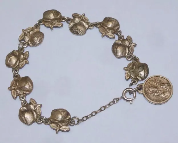 -ANCIEN BRACELET METAL ARGENTE ROSES sur une face NOTRE DAME de LACHET au dos D