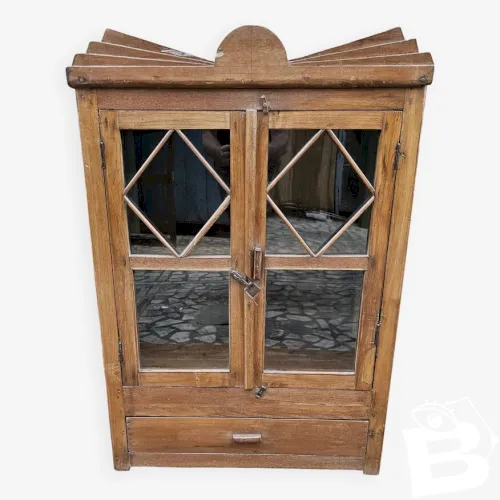 Ancien cabinet vitré Art déco en teck birman