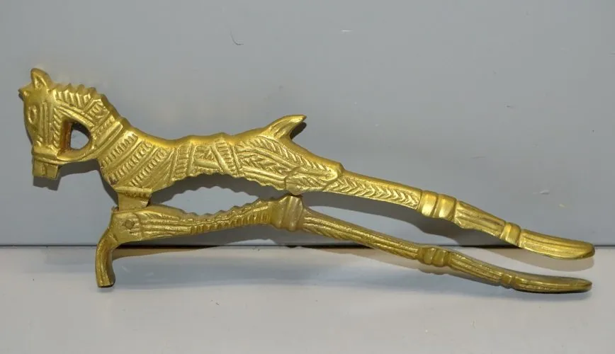 - ANCIEN CASSE NOISETTE BRONZE XXe décor CHEVAL COLLECTION VITRINE Nutcracker D