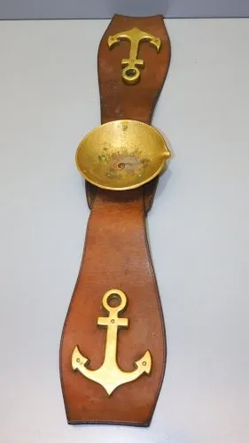 -ANCIEN CENDRIER D'ACCOUDOIR CUIR et LAITON ANCRES de MARINE déco VINTAGE   D